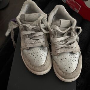 Nike Silver Sneakers High-Top Leather Design